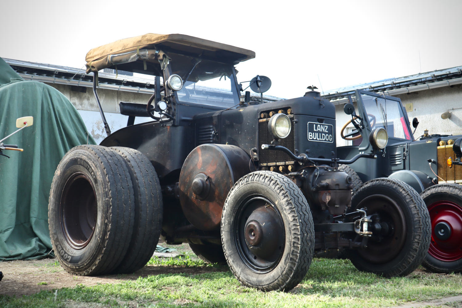 Lanz Bulldog von der Seite